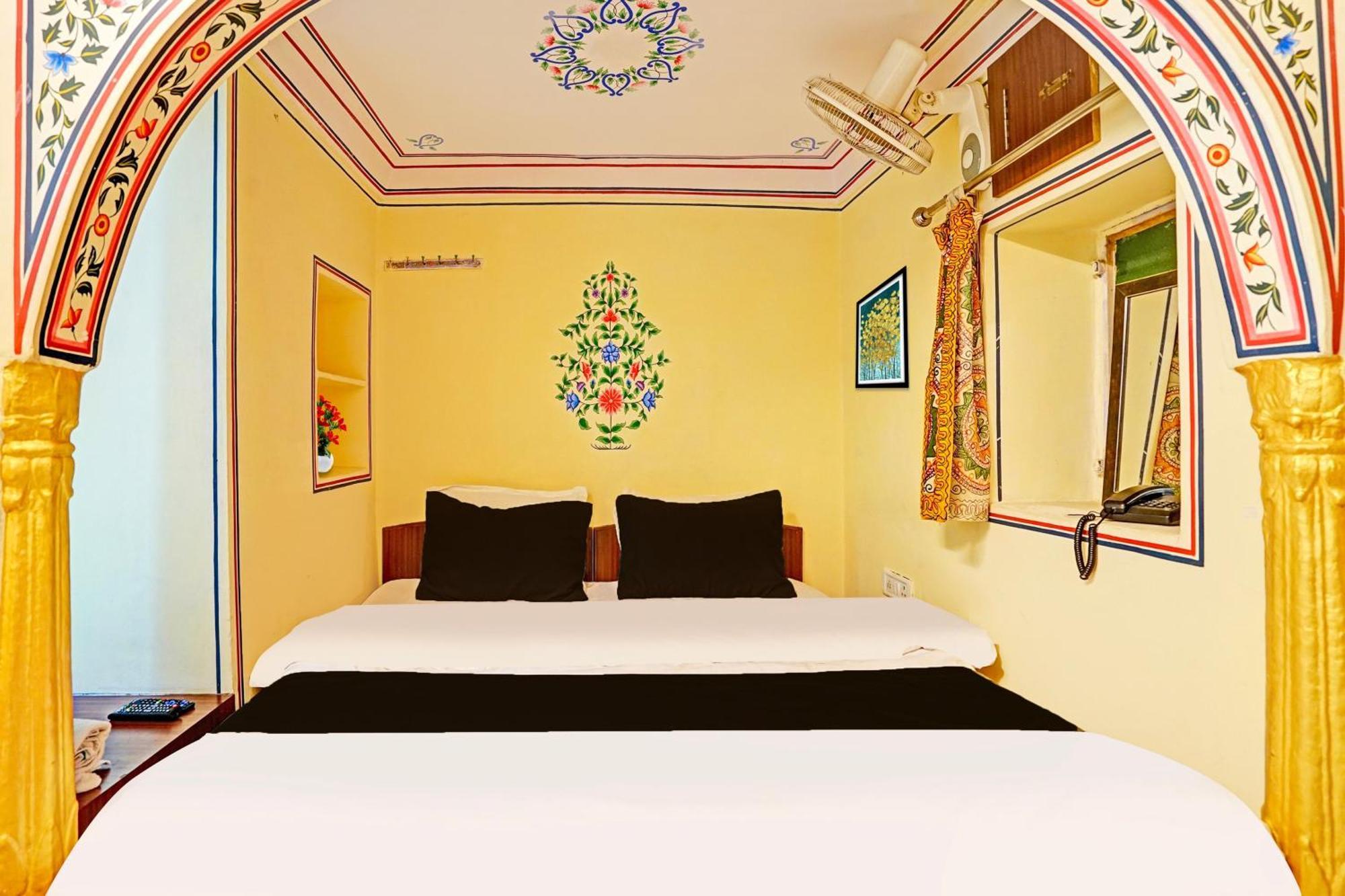 Super Collection O Ramganj Near Hawa Mahal Hotel Jaipur Exterior photo