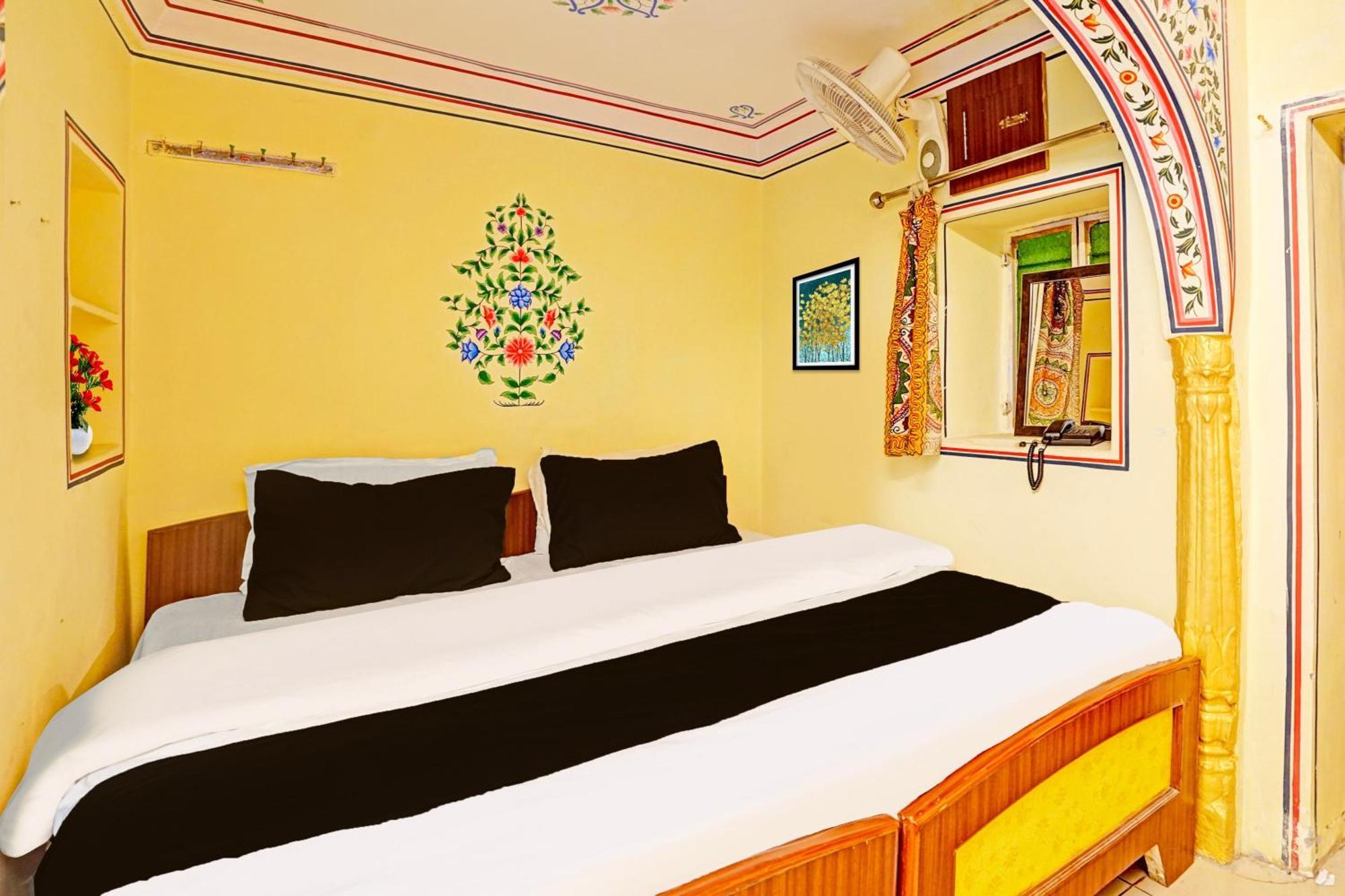 Super Collection O Ramganj Near Hawa Mahal Hotel Jaipur Exterior photo